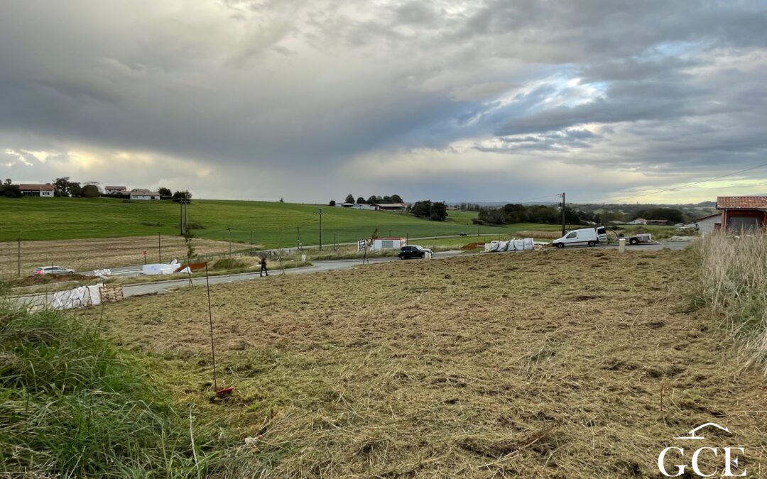 TERRAIN 674m2, constructible à Guiche