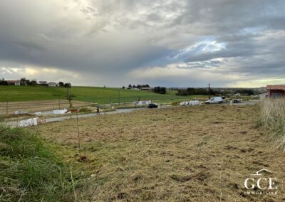 TERRAIN 674m2, constructible à Guiche