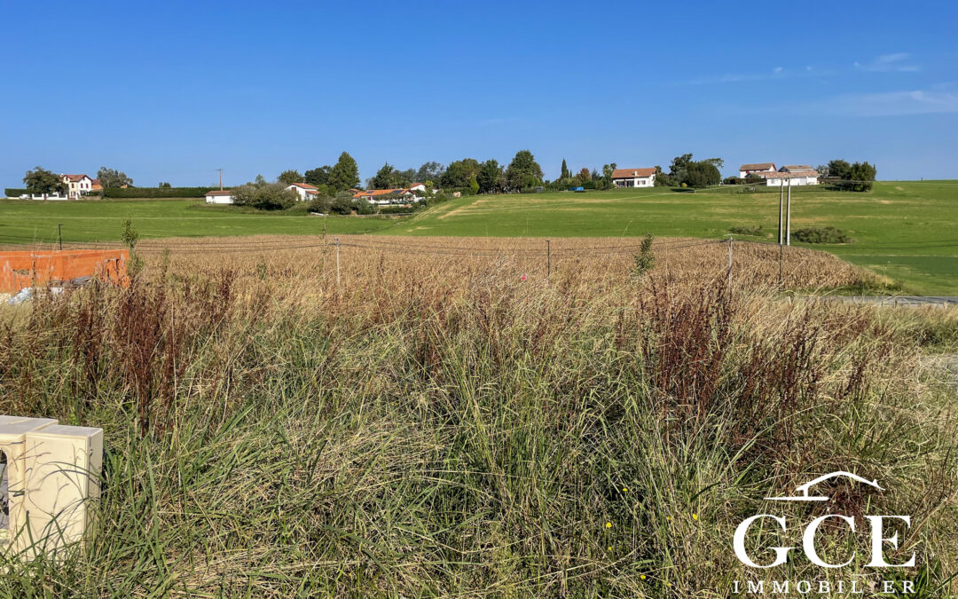 TERRAIN 601m2, constructible à Guiche