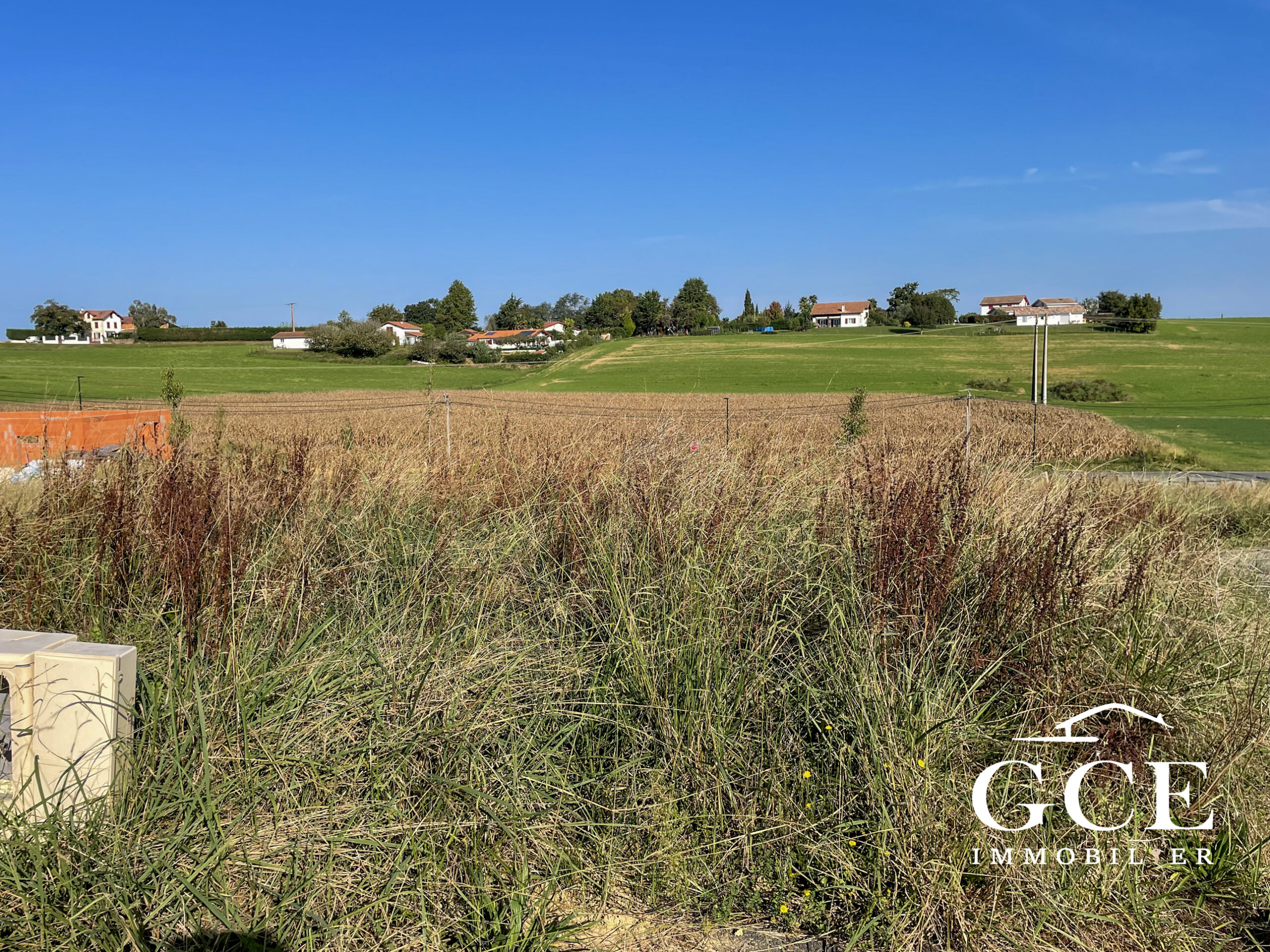 Terrain à vendre. Constructible et viabilisé. Guiche 64